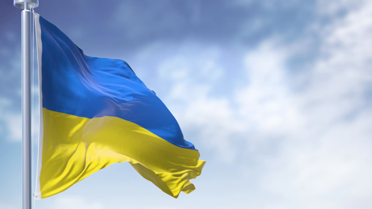 은 날 바람에 흔들리는 우크라이나 국기 세부 사항