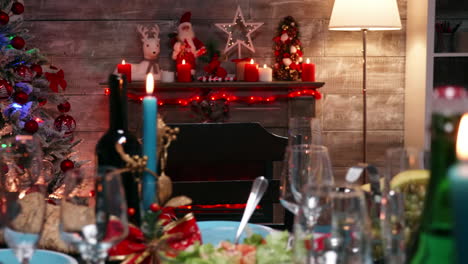 zoom en la toma de la comida deliciosa para la reunión de navidad