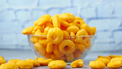 crispy ring cereal in glass bowl