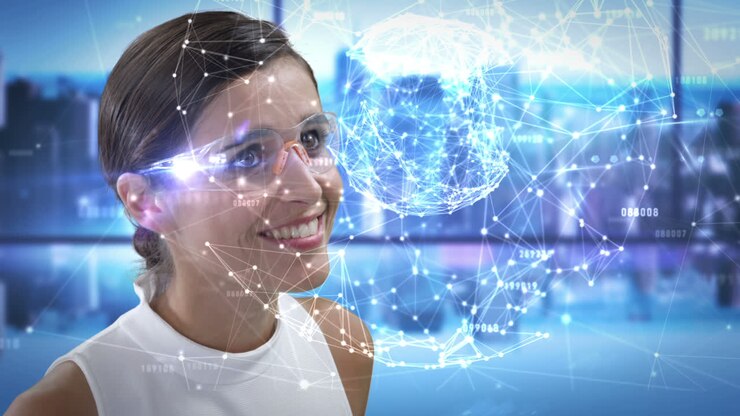 una donna sorridente sta usando occhiali futuristici