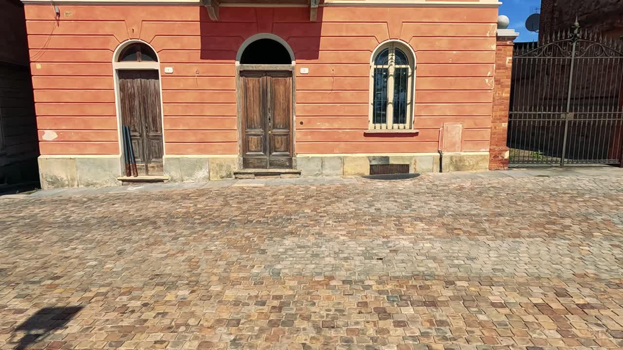 이탈리아 라모라 (la morra, cuneo) 에서 건축을 탐구합니다.