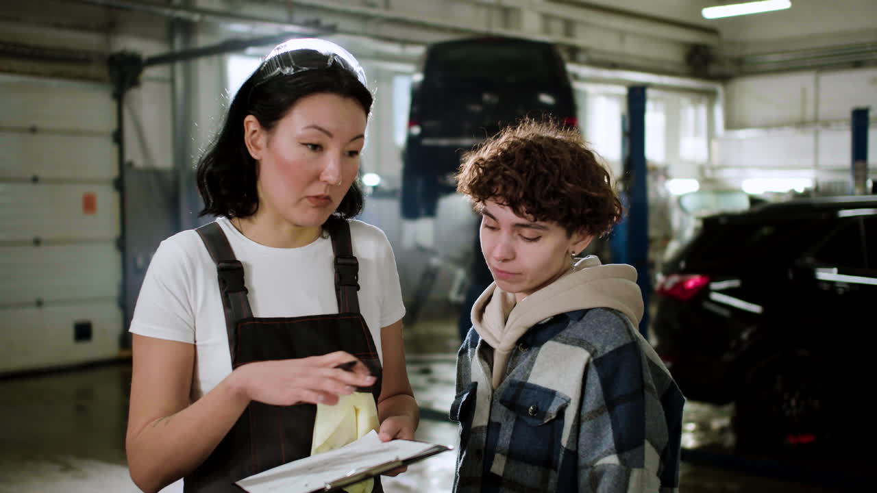 беседа механика с клиентом