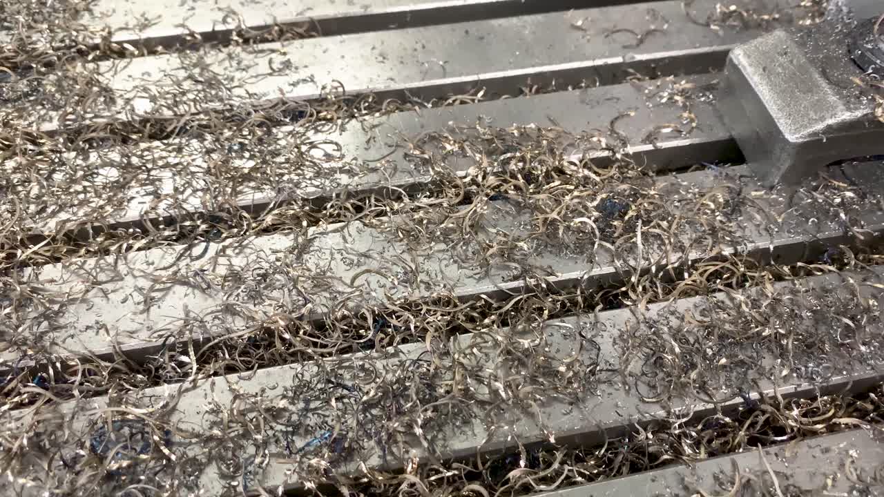 밀링 머신 테이블의 칩