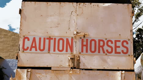 Warning-signage-to-road-users-on-back-of-truck-carrying-racehorses