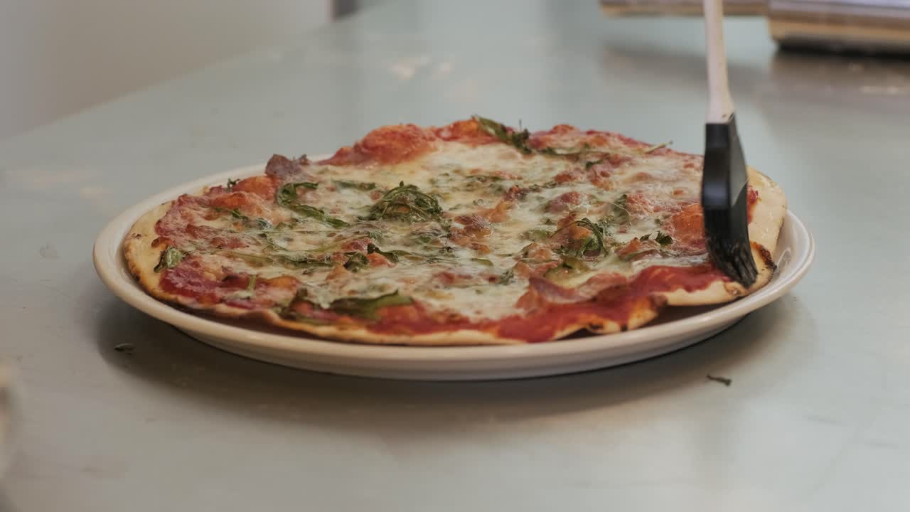 셰프가 피자를 만들어요