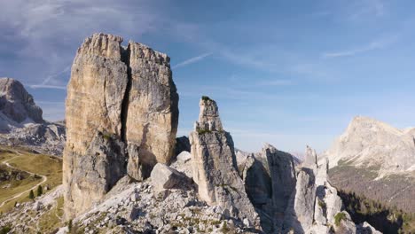 Montañas-Cinque-Torri-En-Dolomitas-Italianas,-Europa