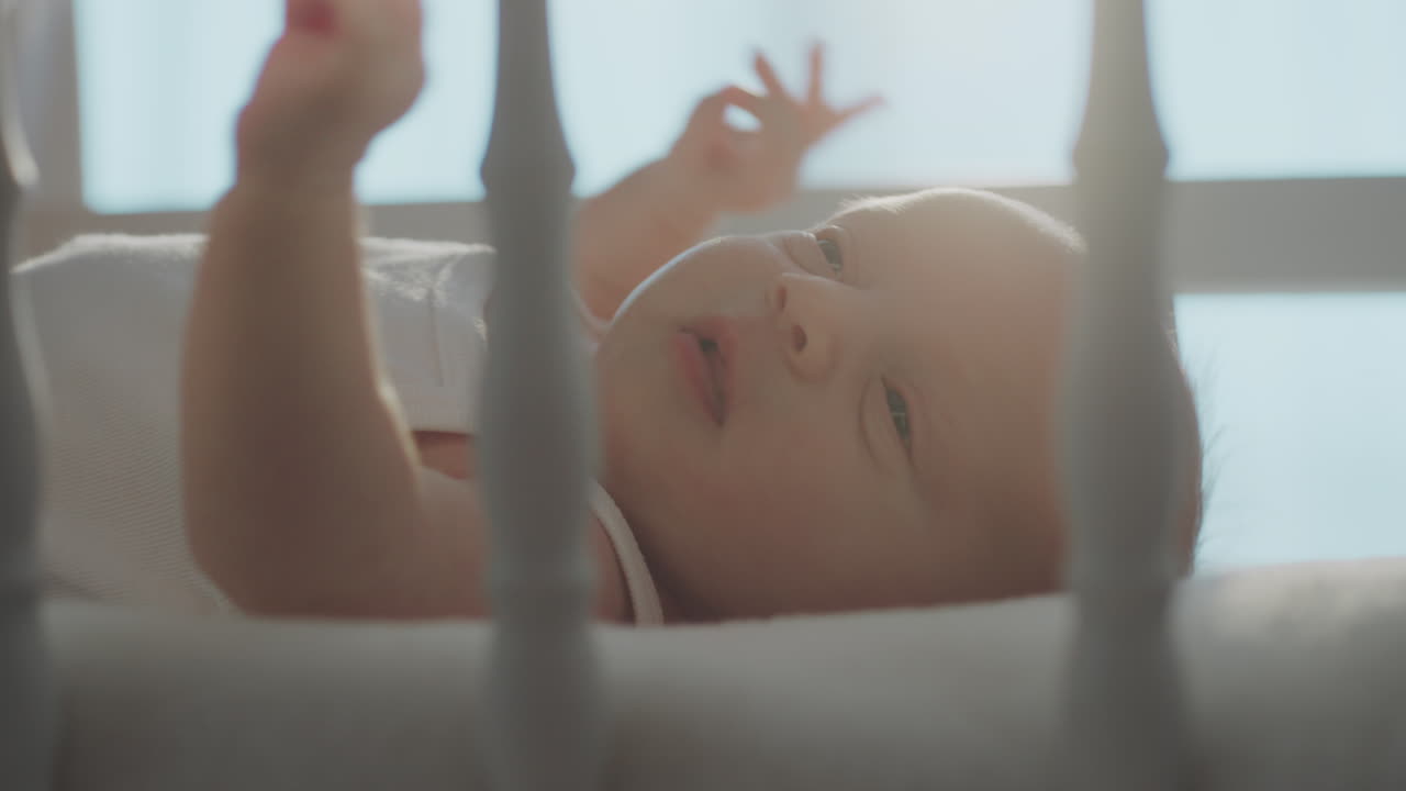 Neonato in culla