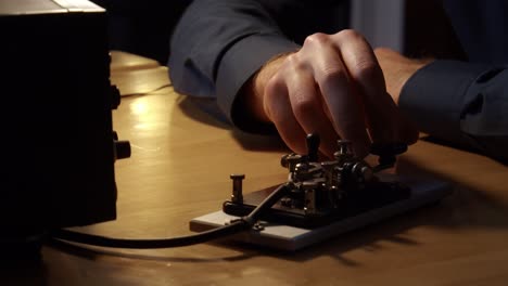 código morse radio telegrafía cw radioaficionado tecla recta