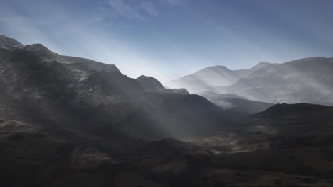 Rayos-De-Sol-Sobre-Montañas-En-Un-Valle