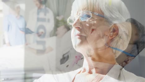 Animation-Eines-Besorgten-Seniors-Mit-Einem-Patienten,-Der-Mit-Aufgesetzter-Atemschutzmaske-Und-Coronav-Im-Krankenhausbett-Liegt