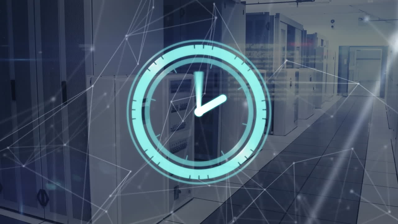 animación de reloj móvil y redes de conexiones a través de la sala de servidores