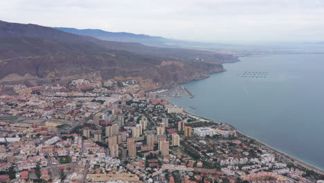 vista aérea global de roquetas de mar españa almería ciudad costera mediterránea