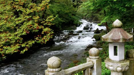 Beruhigender-Gebirgsbach-In-Südkorea