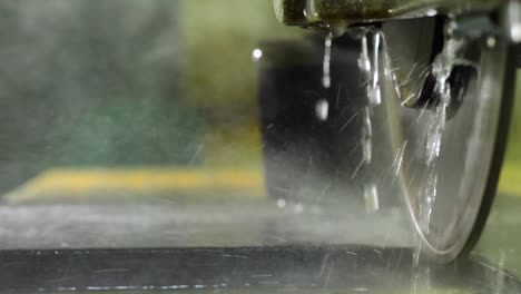 stone cutting with a diamond wheel with water