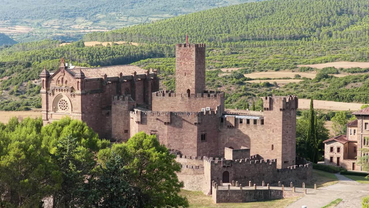 Vista aerea del castello e del monastero di Loarre a Huesca, Spagna