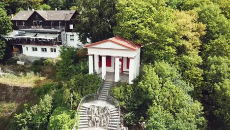 Kaisertempel-Auf-Hügel,-Frankfurt-Am-Main,-Deutschland