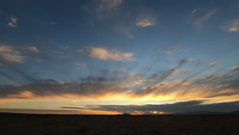 Day-to-Night-Timelapse-with-Blue,-Orange,-and-Red-Colors-in-Cloudy-Sky