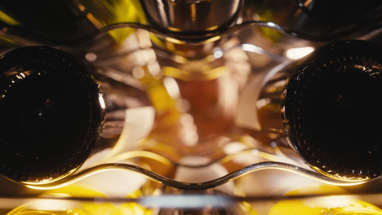 Botol Anggur di Rak