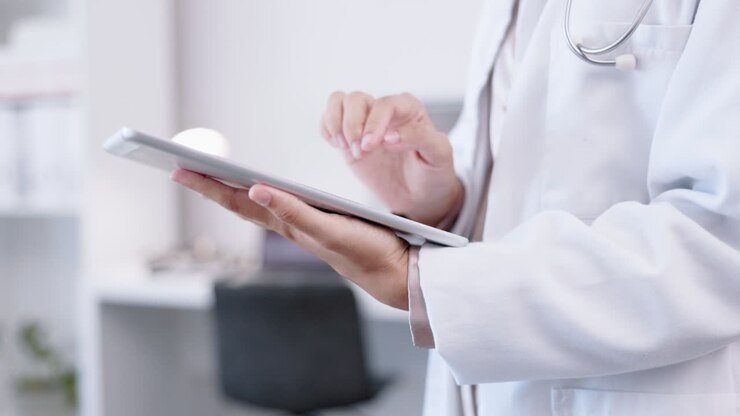 nahaufnahme, forschung und hände mit einem tablet