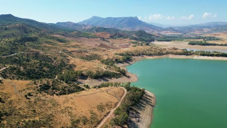 este clip de uno de los hermosos lagos andaluces muestra cómo el calentamiento global ha provocado que los niveles de agua en nuestro planeta retrocedan