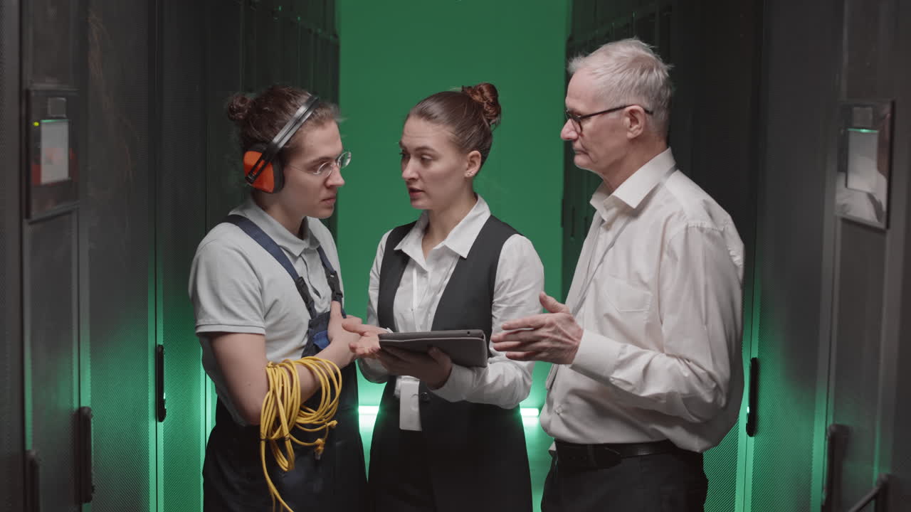 Tecnici che lavorano nei data center