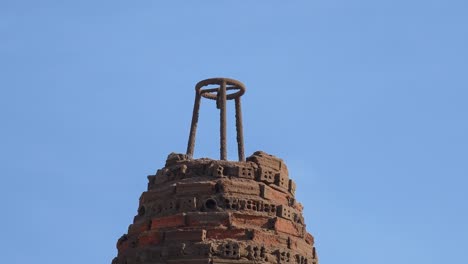 detalle de la chimenea del horno de ladrillo