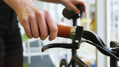 Businesswoman-parking-bicycle-in-office-4k