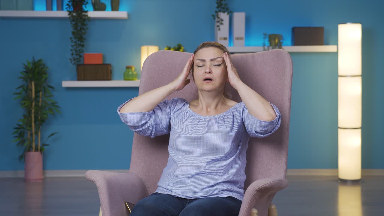 두통이 있는 여자.