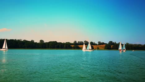 Rennen-Im-Frischen-Wind-Bei-Der-Regatta-Im-Mittelmeer