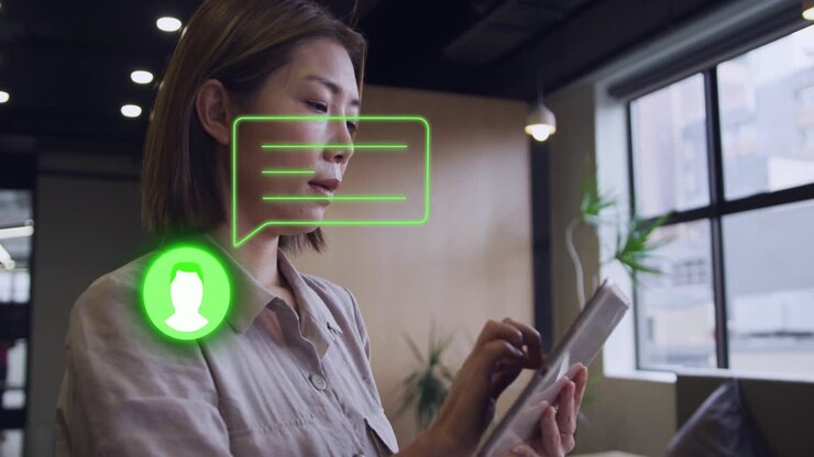 Avatar verde e bolla di chat che compaiono, donna che tocca e scorre sul tablet gestendo una chat aziendale