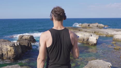 Handsome-Muscular-Man-Working-With-Dumbbells.