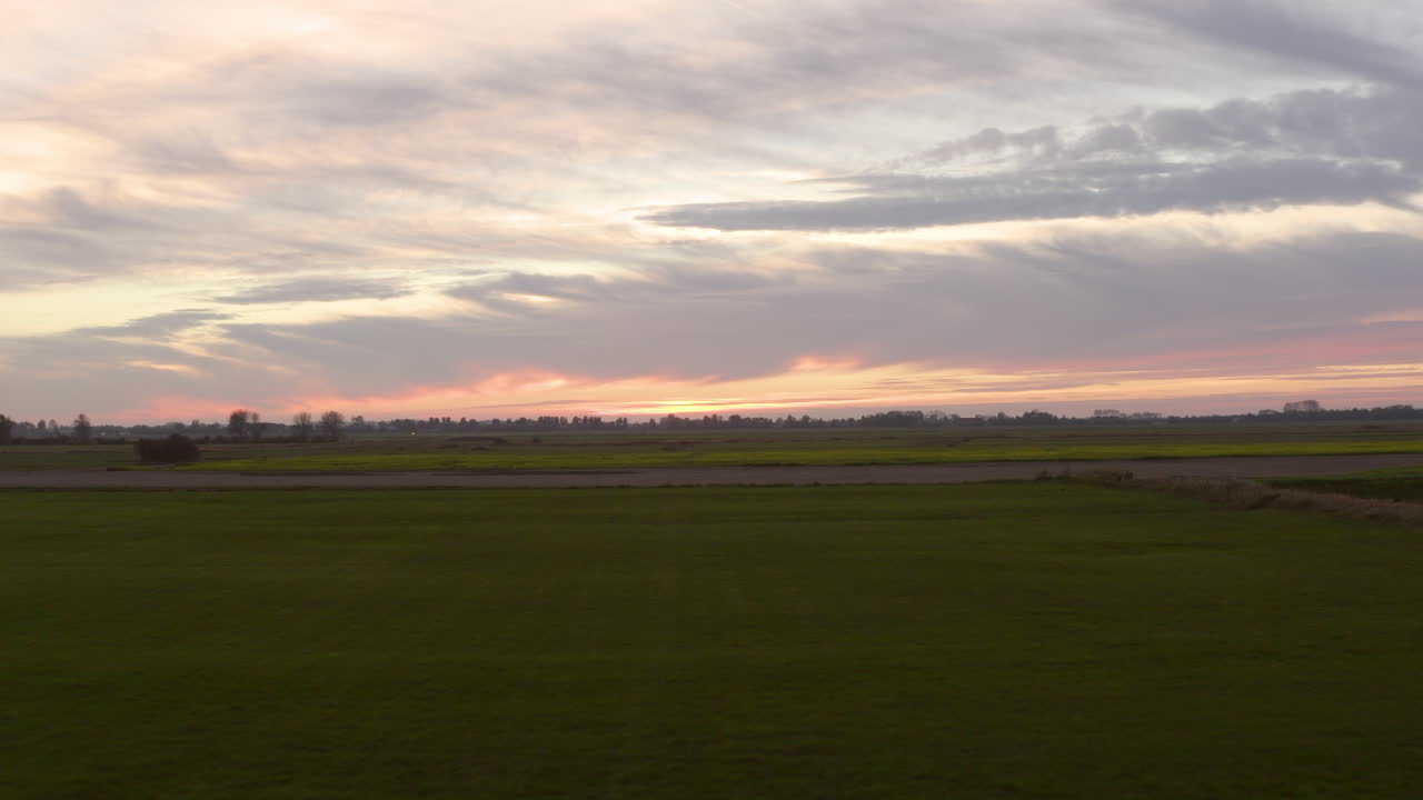 Landbrugsområde på landet, under solnedgang, sydvest for Holland