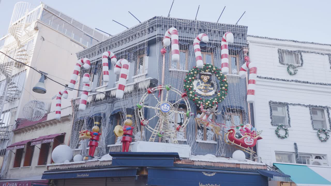 이스탄불의 크리스마스 장식 건물