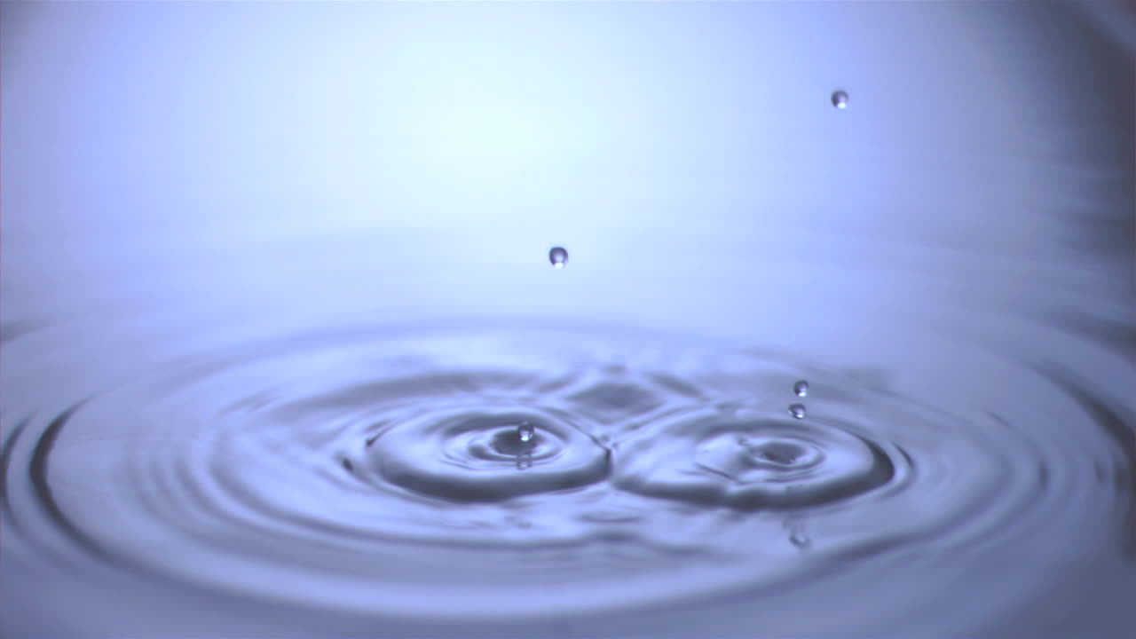 슈퍼 슬로 모션으로 두 개의 스플래시