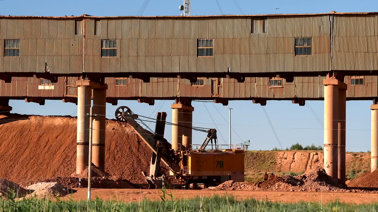 preparación del mineral en una fábrica de trituración y clasificación.