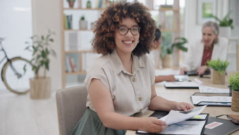 Rostro,-Negocios-Y-Mujer-Con-Documentos