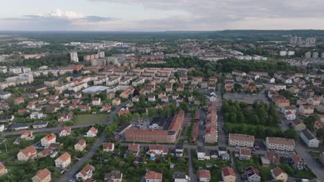 Wohnarchitekturen-In-Der-Stadt-Skövde-In-Västra-Götaland,-Schweden