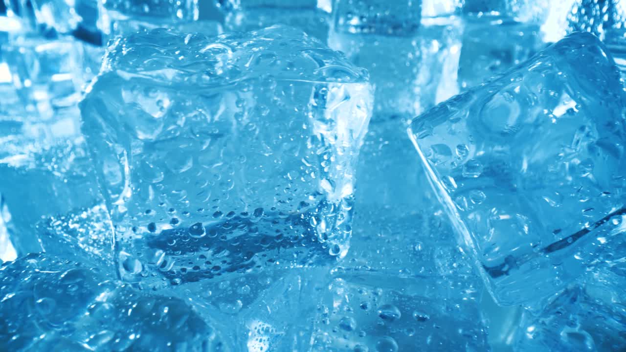 primer plano de cubitos de hielo, fondo abstracto.