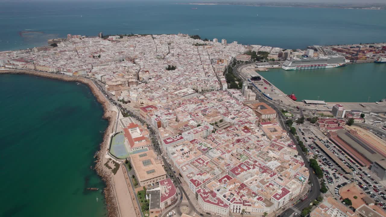 고대 도시와 함께 카디즈 도시와 그 항구의 파노라마 뷰