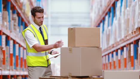 Warehouse-worker-looking-at-packages