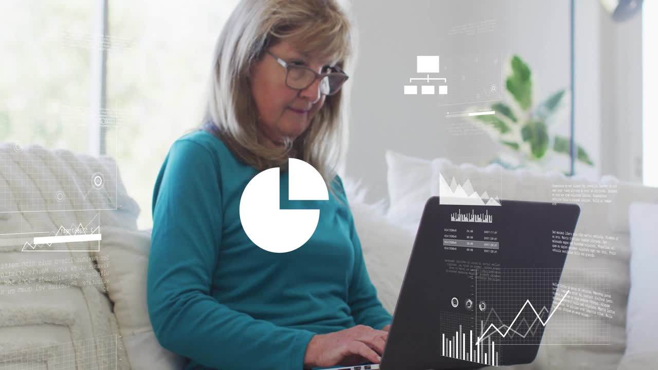 animación del procesamiento de datos financieros sobre una mujer caucásica mayor usando una computadora portátil