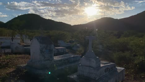 panteón municipal en el triunfo, baja, méxico al atardecer