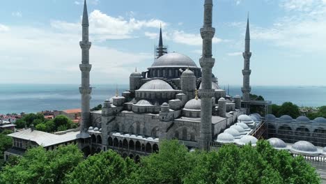 Sultan-Ahmed-Mosque,-or-the-Blue-Mosque-overlooking-Marmara-sea-Aerial-dolly-in-view,-Istanbul,-Turkey