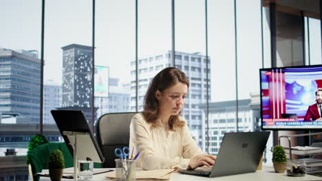 Portrait-of-ambitious-businesswoman-focuses-on-expanding-the-company