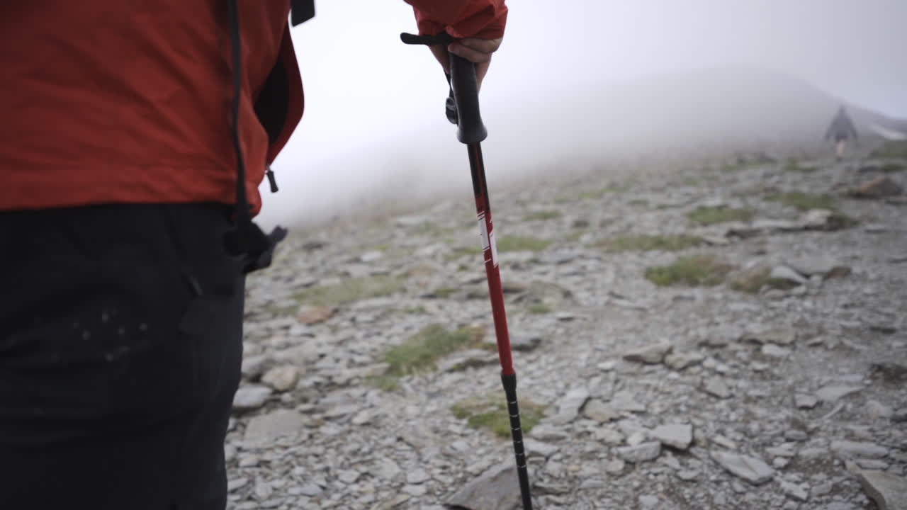 Emprendiendo una expedición de senderismo en Cataluña, Valle de Nuria, España