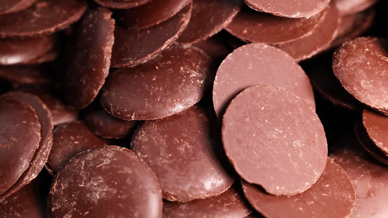 초콜릿 디스크 가 움직이고 있는 근접적 인 모습