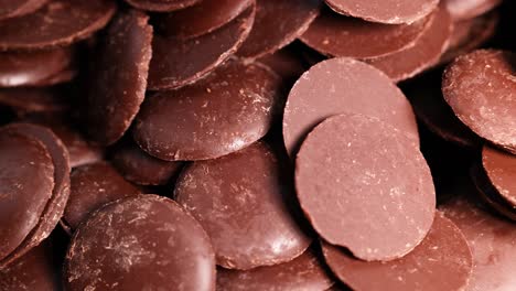 vista de cerca de los discos de chocolate siendo movidos
