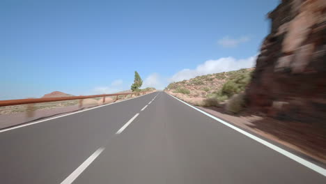 Autofahren-Mit-Angebauter-Action-Cam-Im-Teide-Nationalpark-Auf-Teneriffa