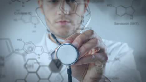 médico que realiza un chequeo