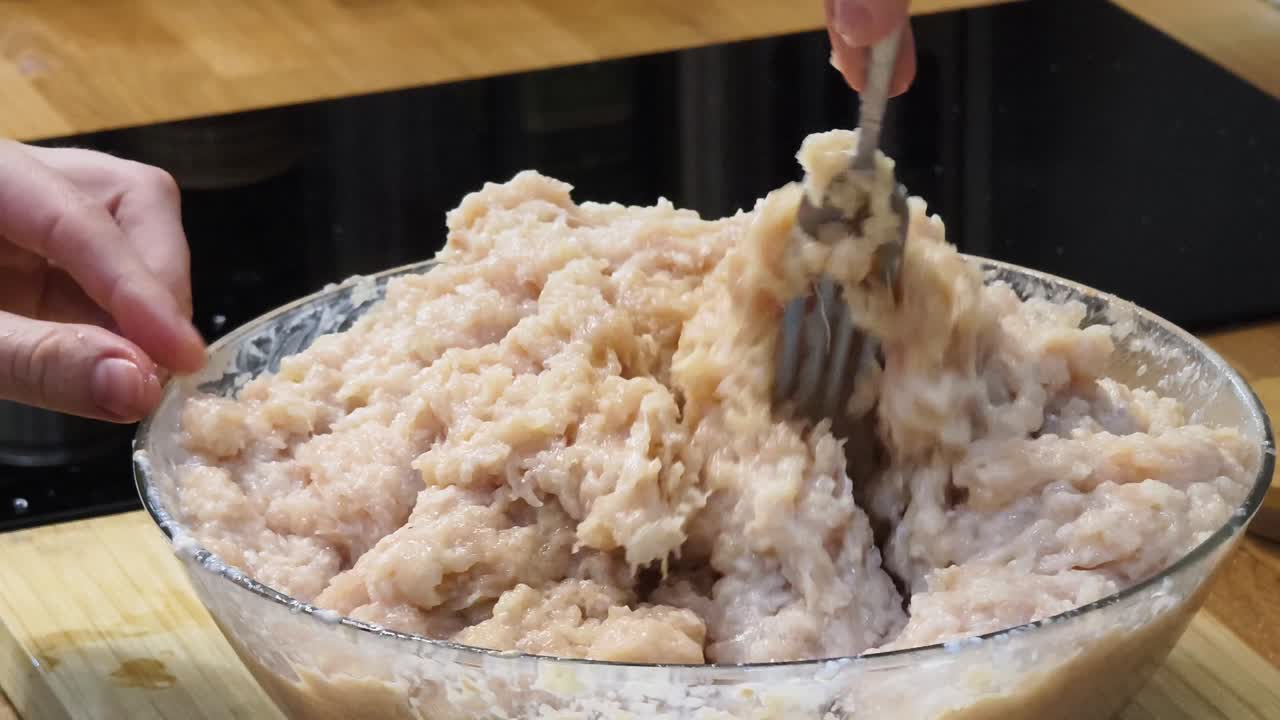 preparación de pollo molido